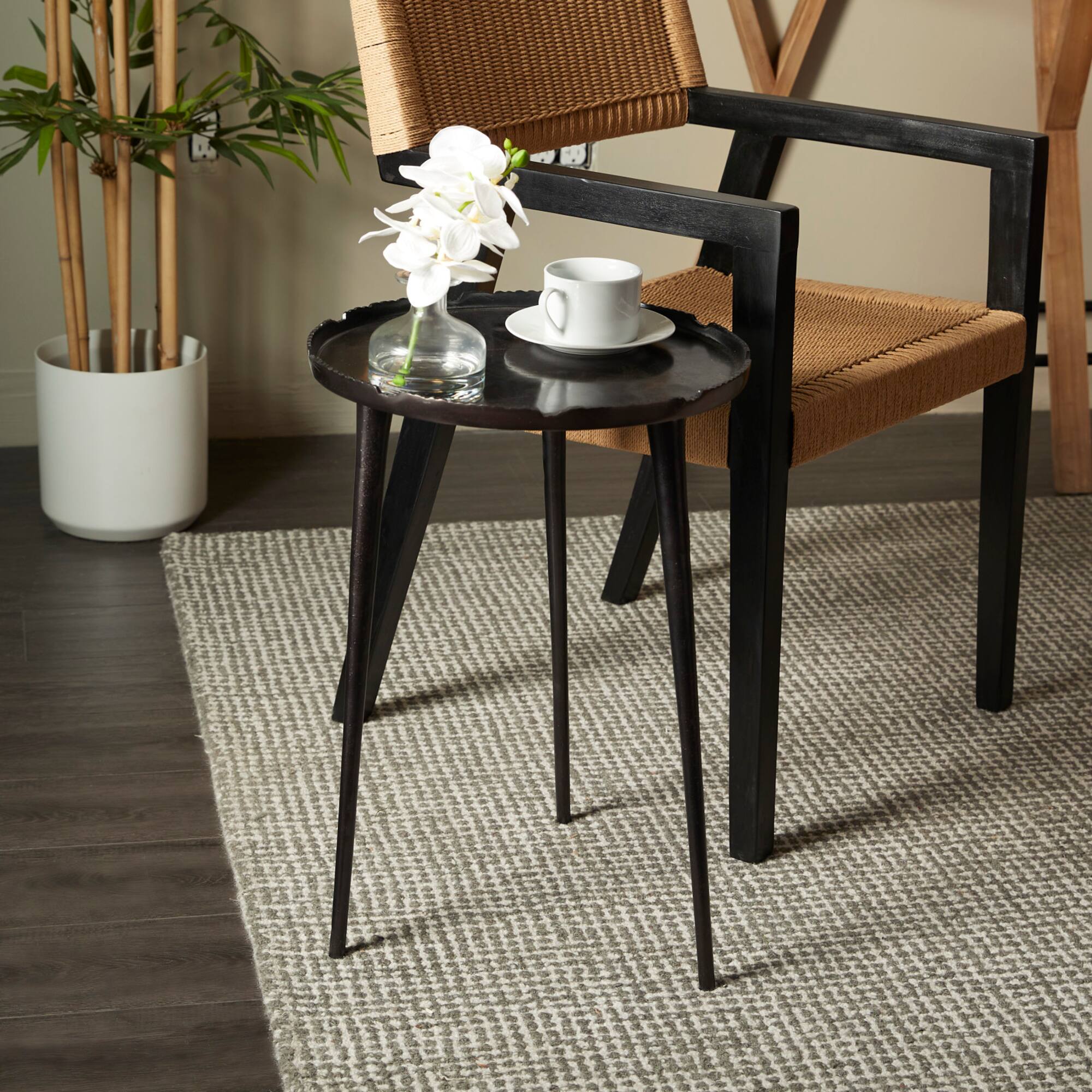 21" Aluminum Accent Table with Tray Top